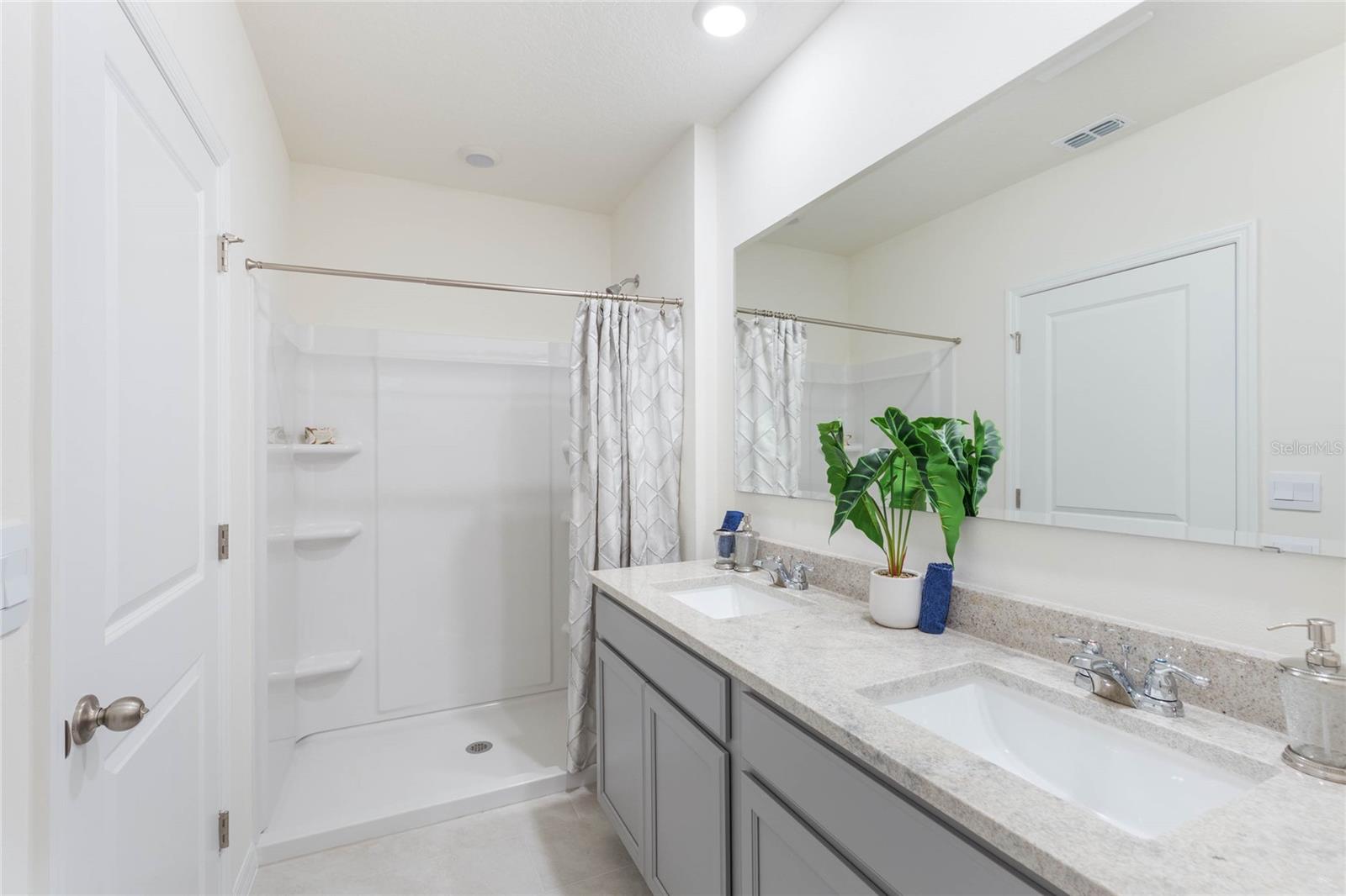 MAGNOLIA POINTE PHASE 1 - Residential