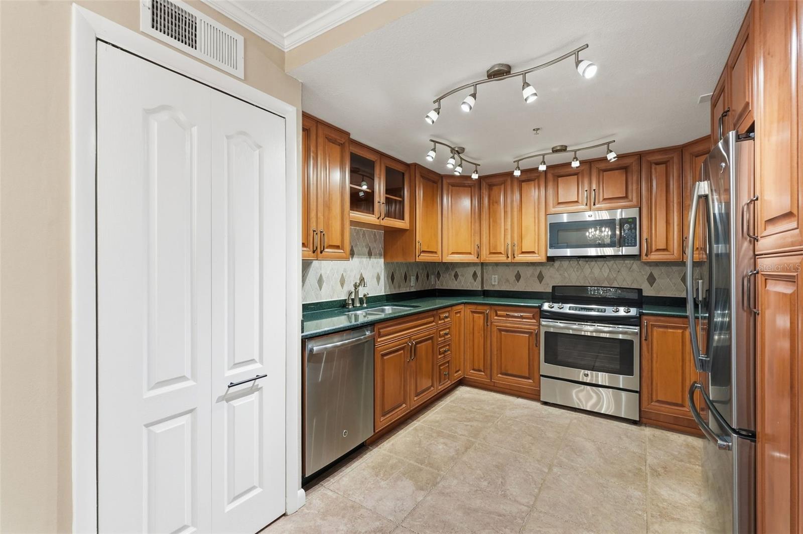 KEY CAPRI CONDO - Residential