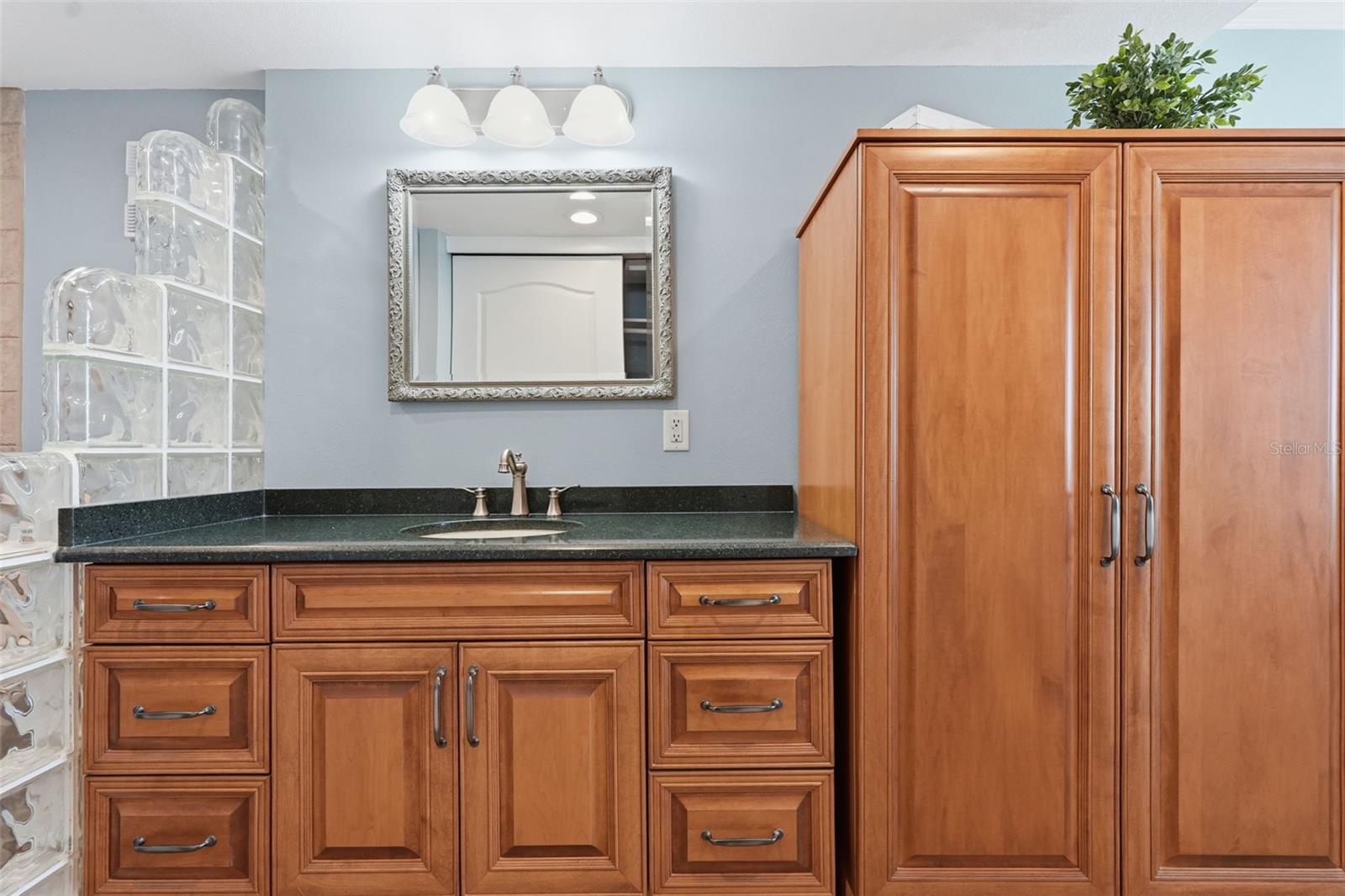 KEY CAPRI CONDO - Residential