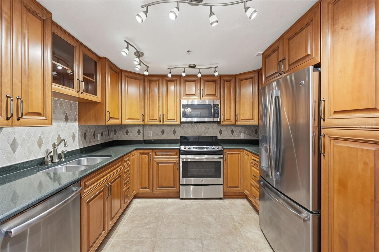 KEY CAPRI CONDO - Residential