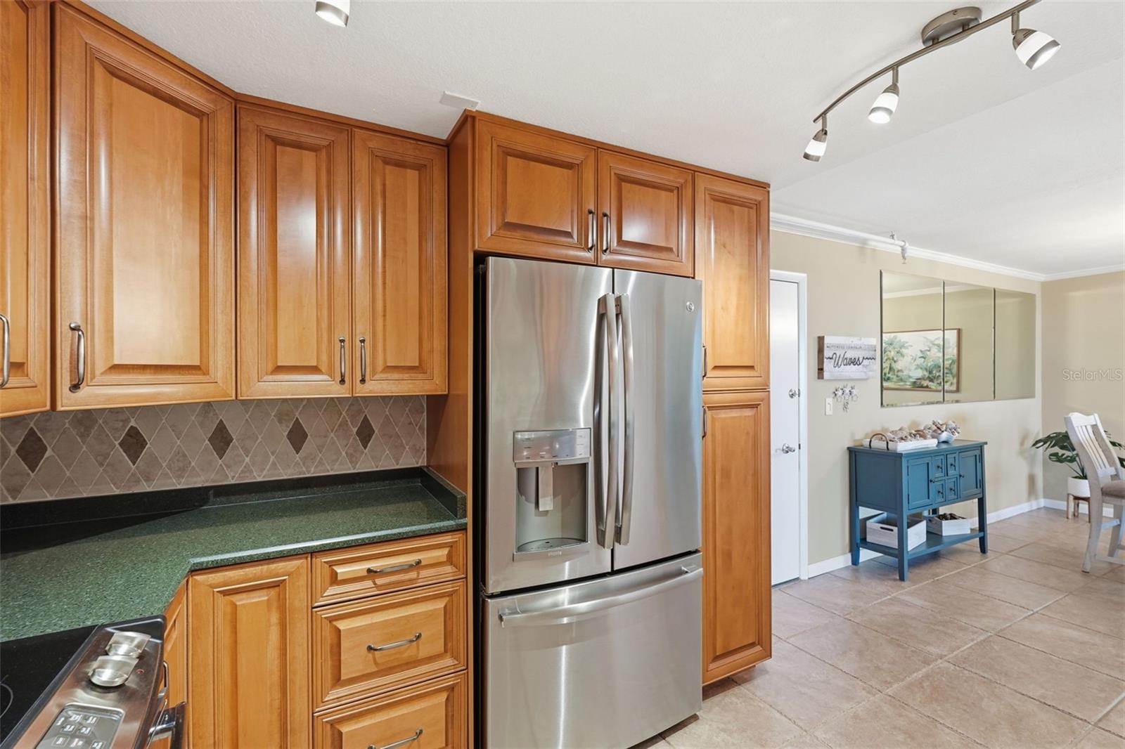 KEY CAPRI CONDO - Residential