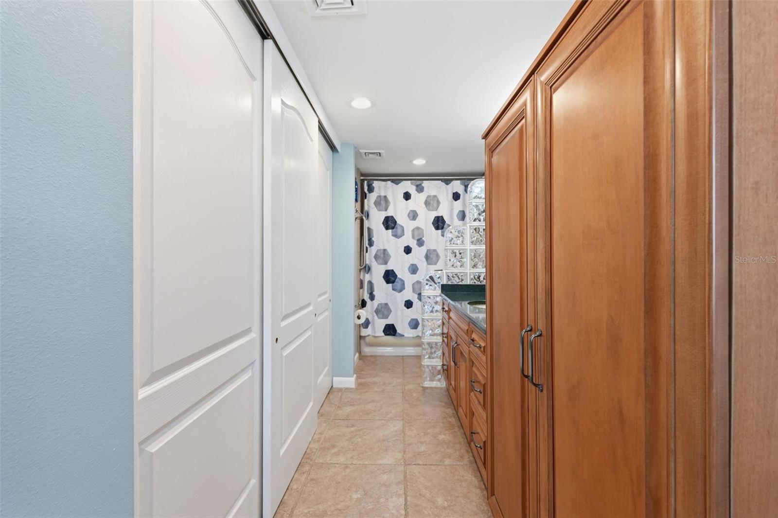 KEY CAPRI CONDO - Residential