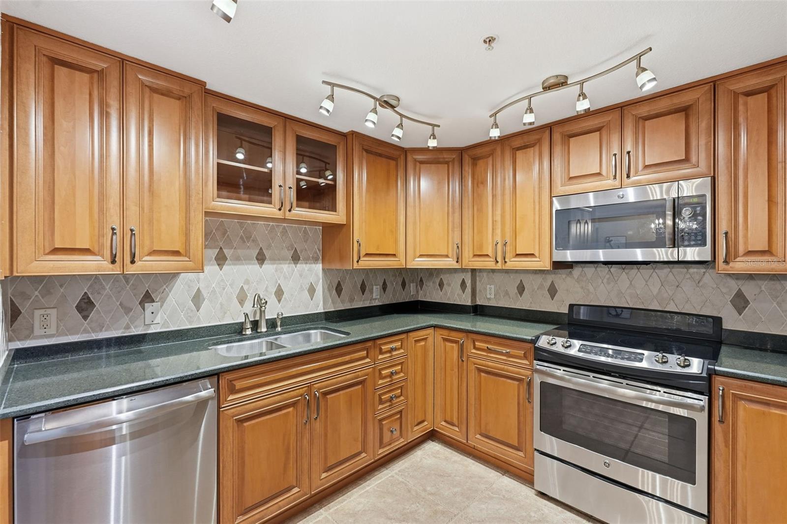 KEY CAPRI CONDO - Residential