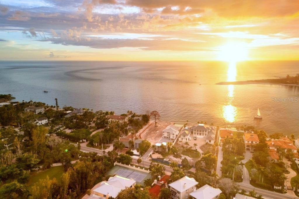 SIESTA REV OF - Land