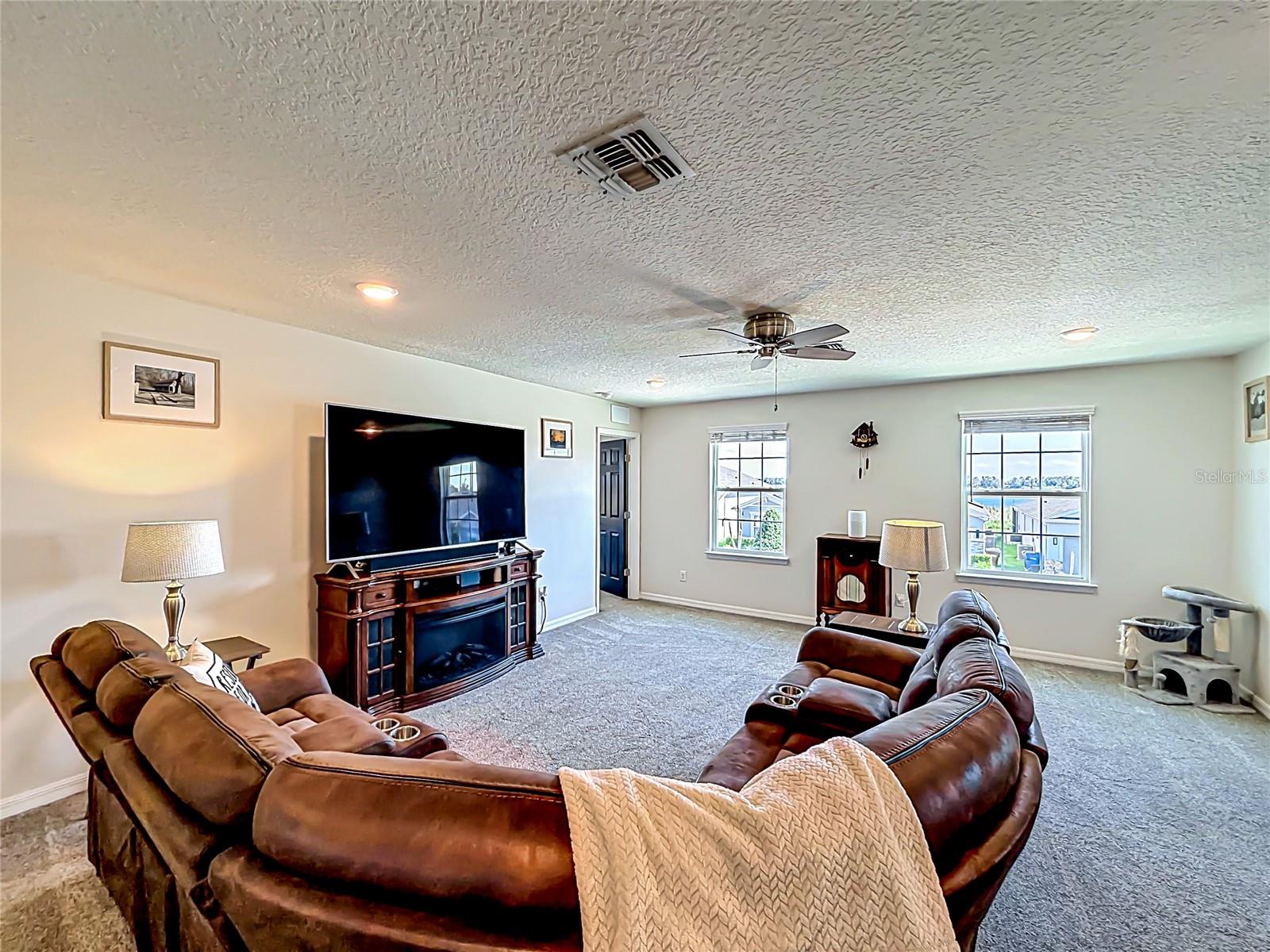 LIVE OAK LAKE PH 1 - Residential