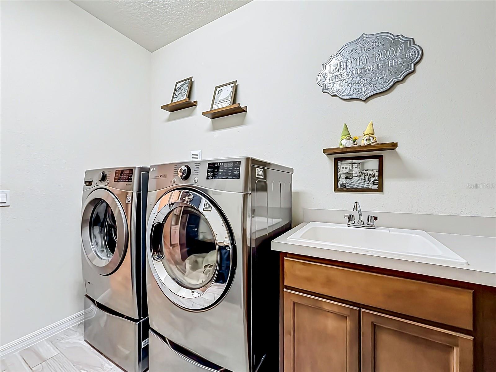 LIVE OAK LAKE PH 1 - Residential