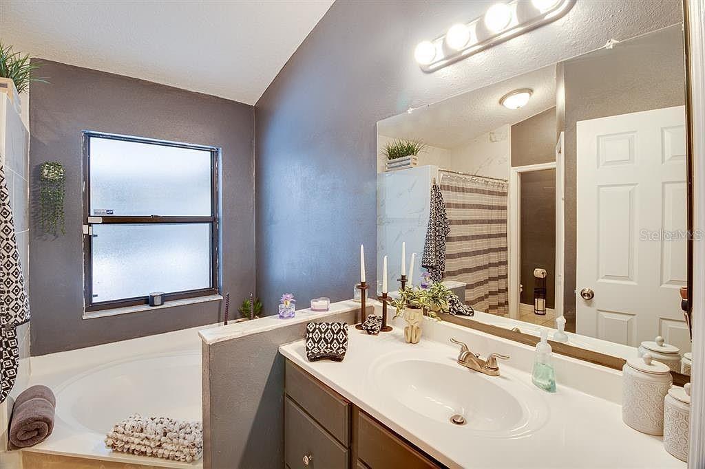 WINDSONG ESTATES - Residential