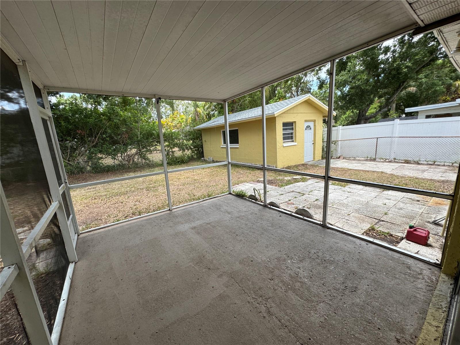 OLDSMAR COUNTRY CLUB ESTATES S - Residential Lease