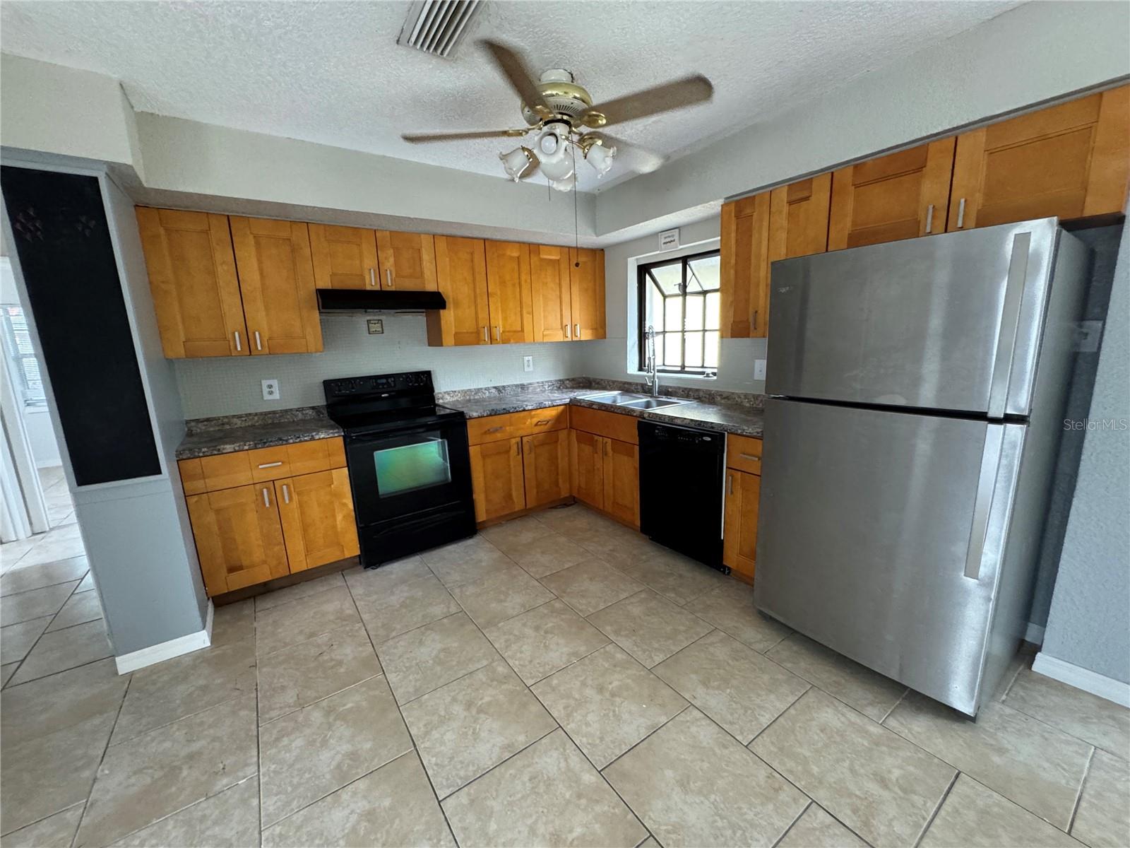 OLDSMAR COUNTRY CLUB ESTATES S - Residential Lease