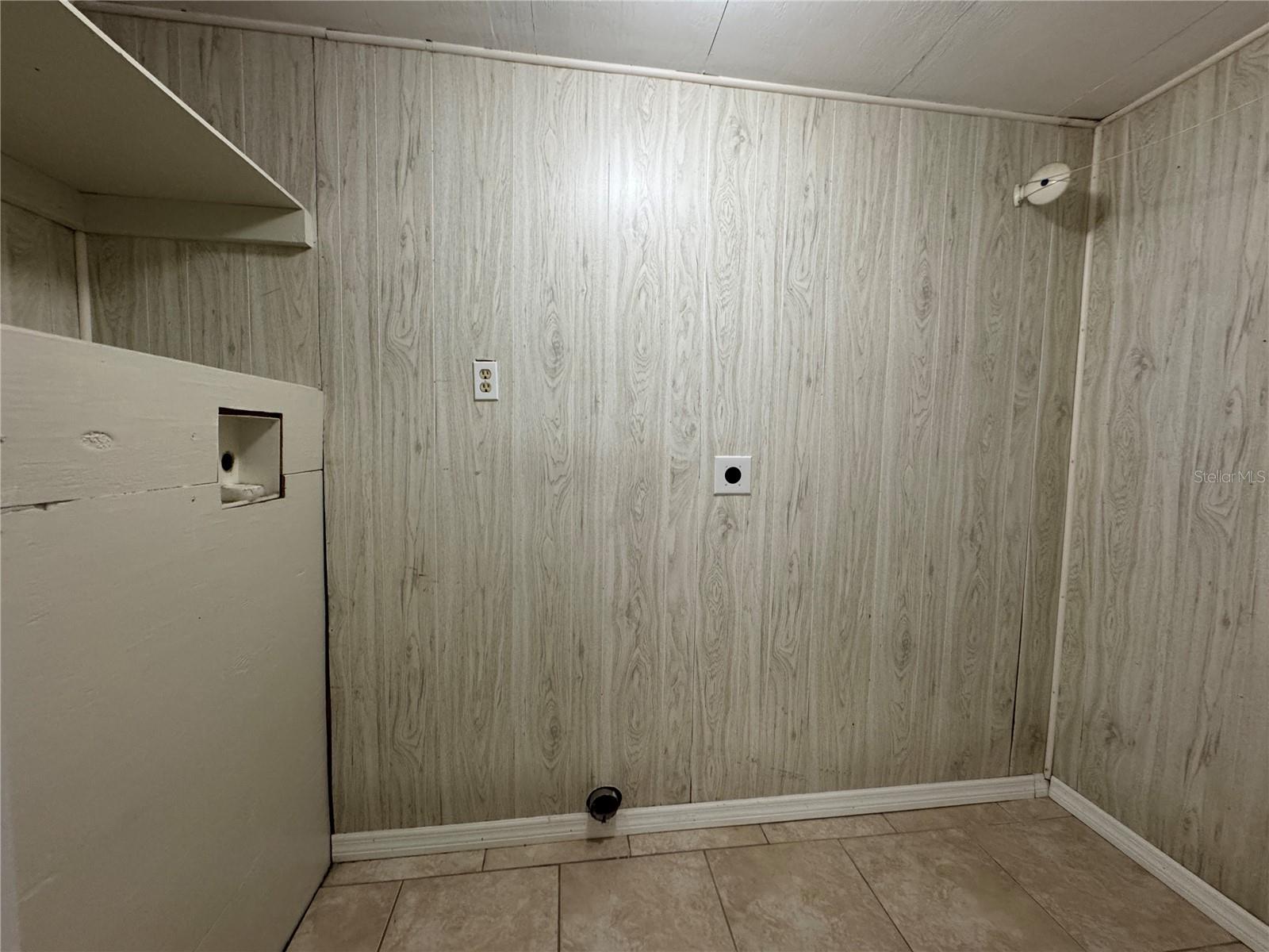 OLDSMAR COUNTRY CLUB ESTATES S - Residential Lease