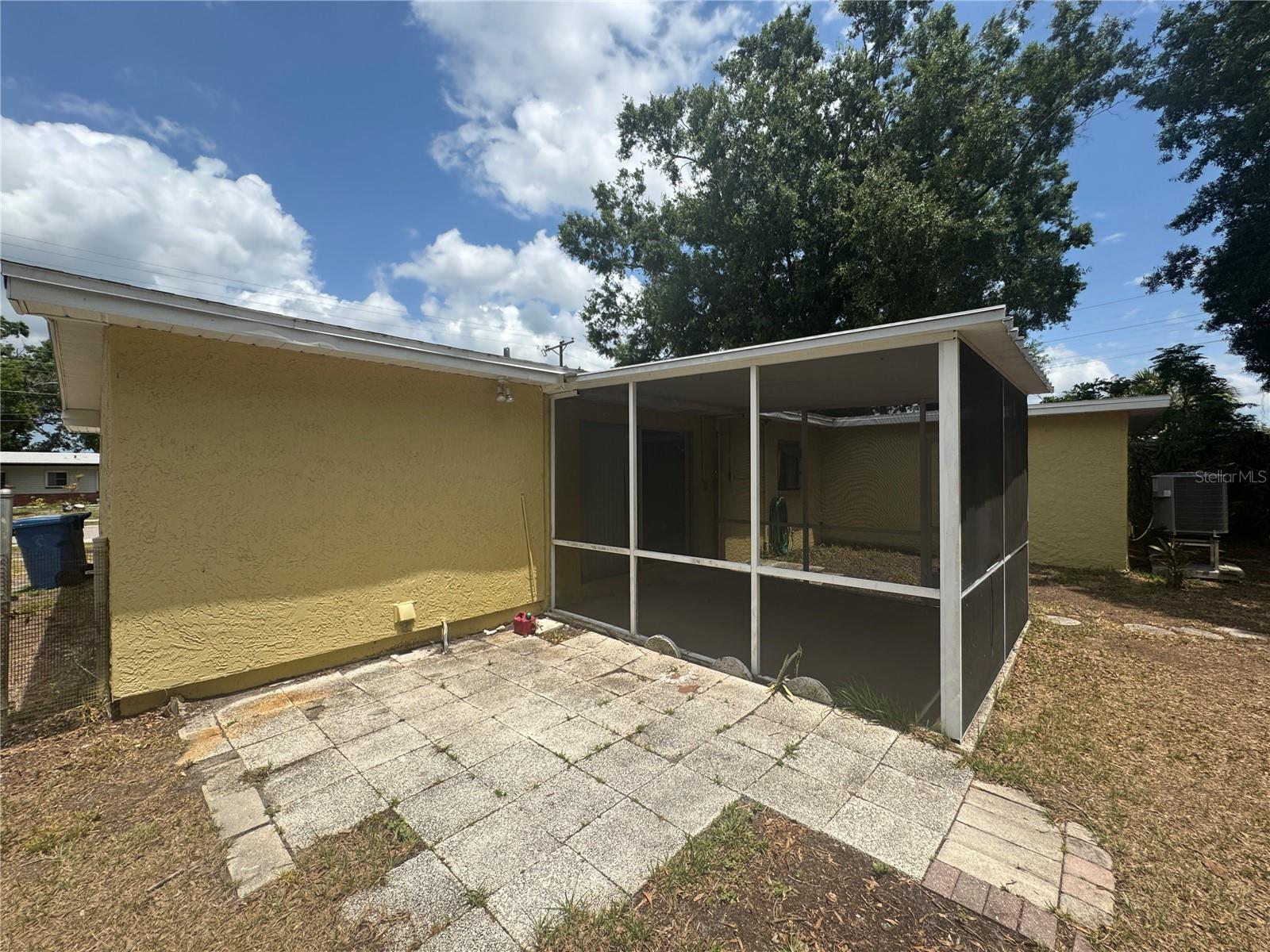 OLDSMAR COUNTRY CLUB ESTATES S - Residential Lease