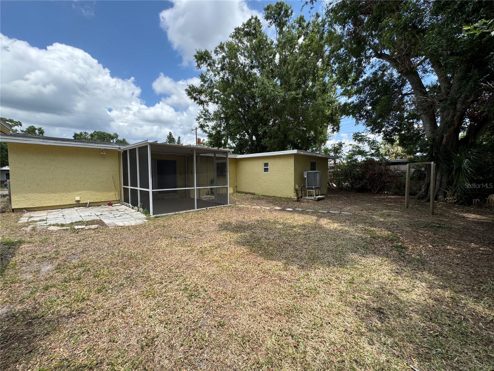 OLDSMAR COUNTRY CLUB ESTATES S - Residential Lease