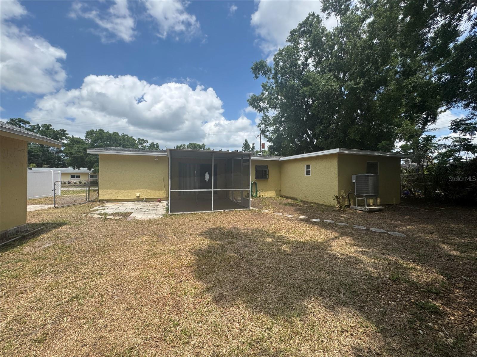 OLDSMAR COUNTRY CLUB ESTATES S - Residential Lease