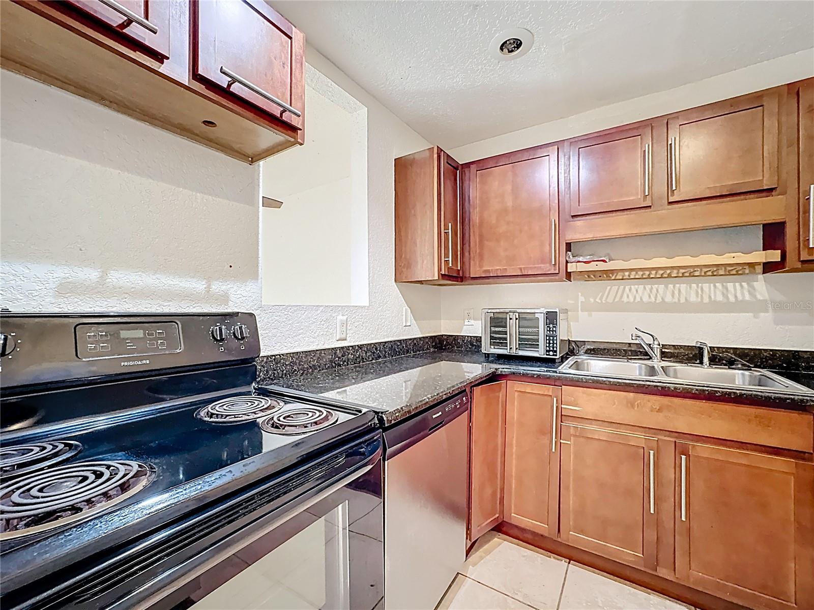 METRO/MICHIGAN PARK CONDO - Residential
