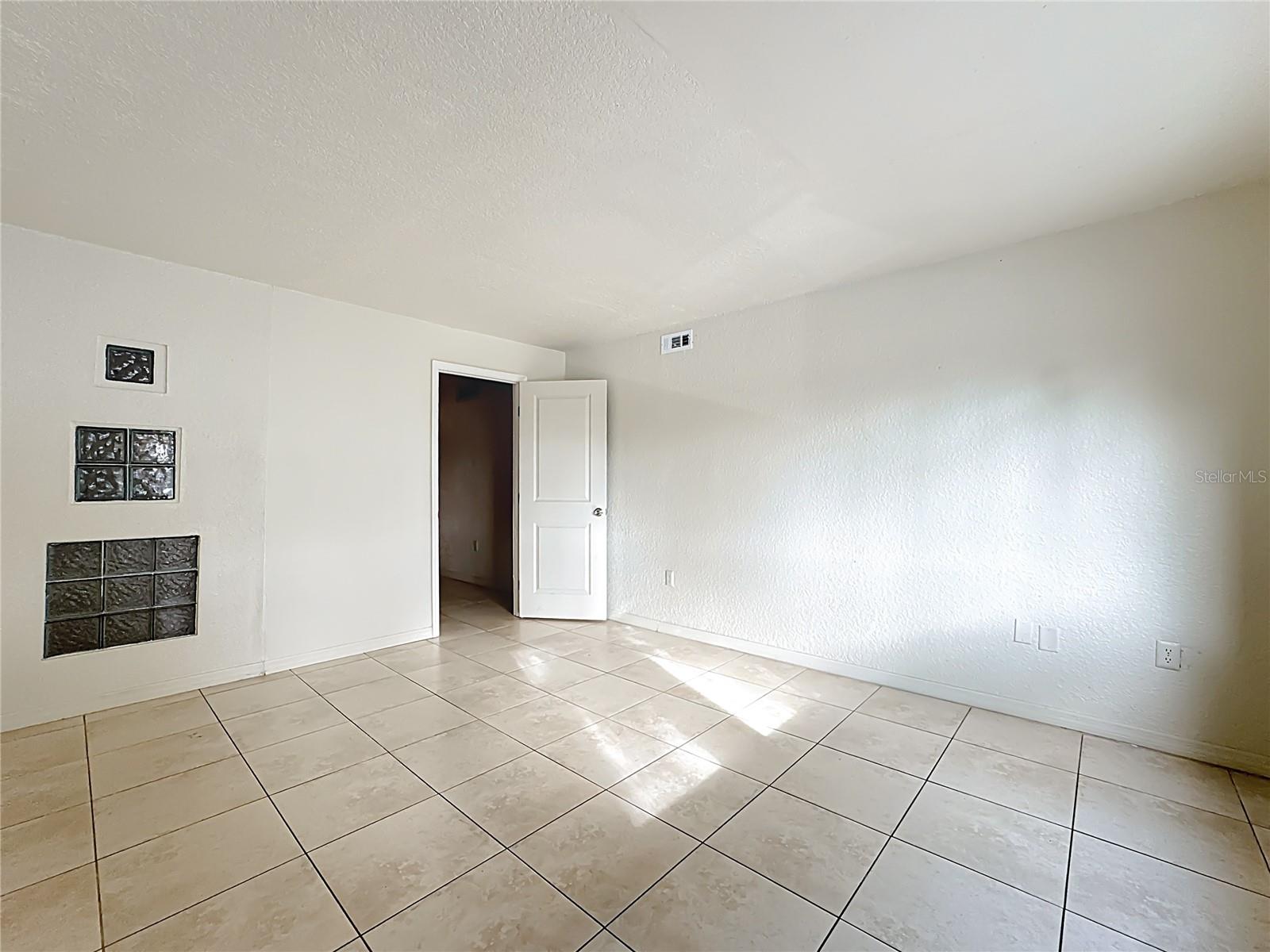 METRO/MICHIGAN PARK CONDO - Residential