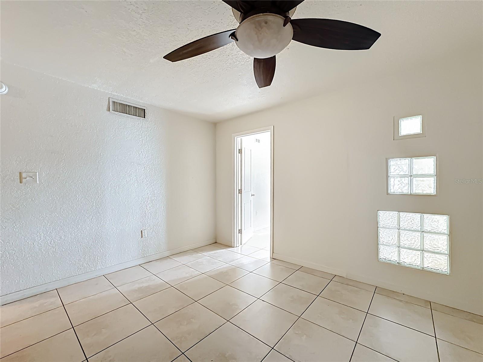 METRO/MICHIGAN PARK CONDO - Residential
