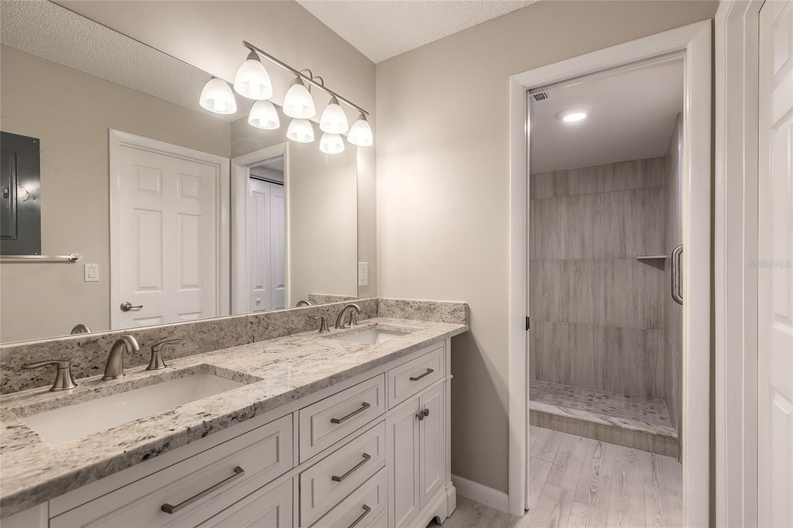 INDIGO POINT CONDO PH 01 - Residential