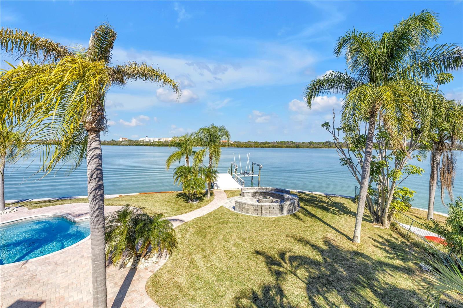 CRYSTAL ISLAND - Residential