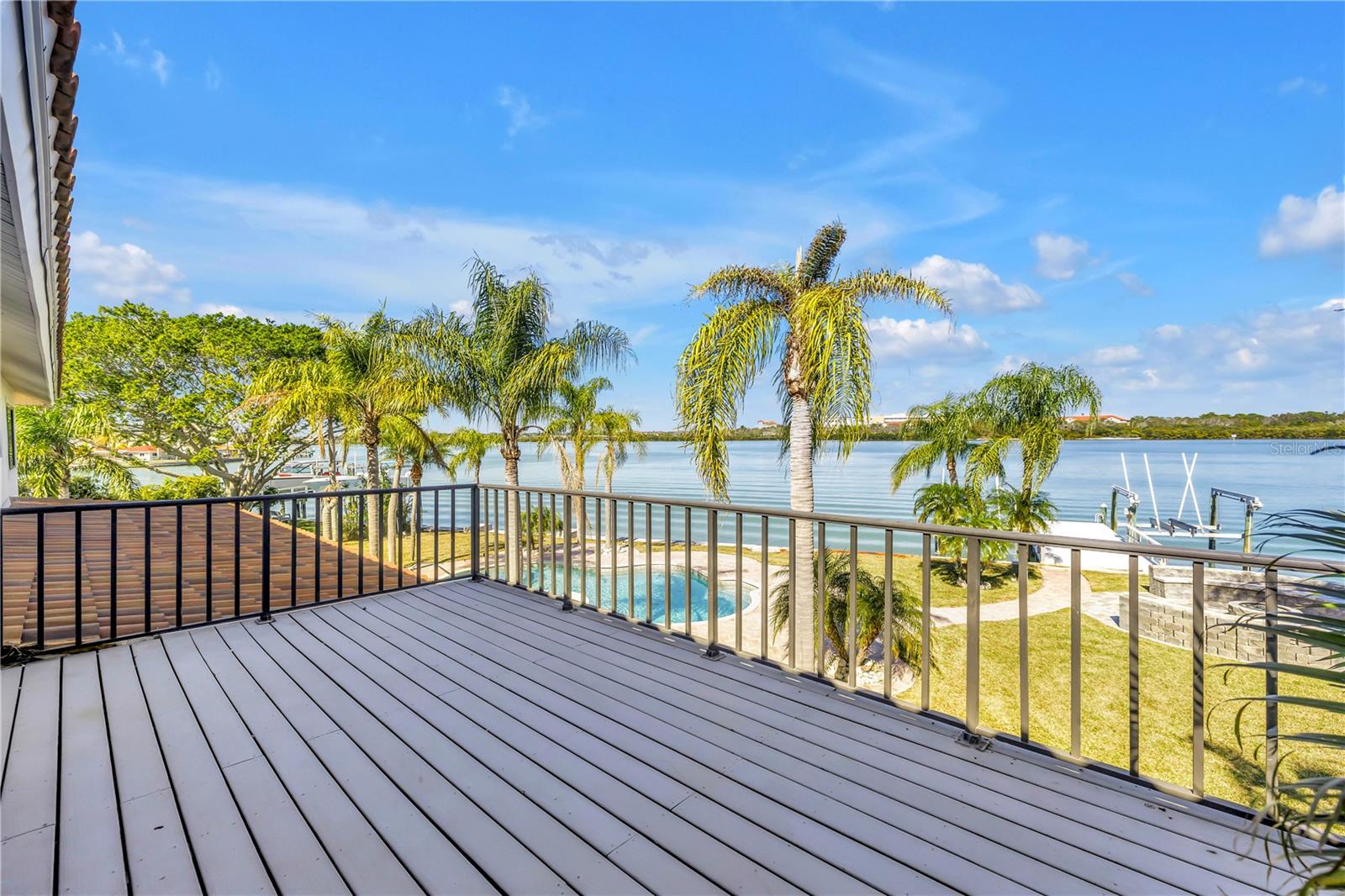 CRYSTAL ISLAND - Residential