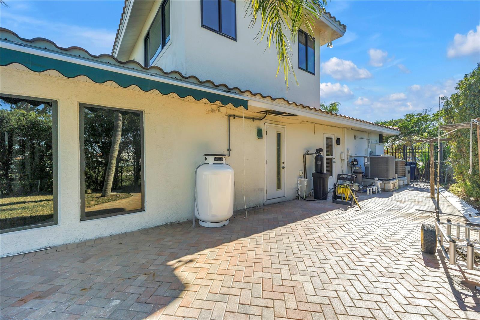 CRYSTAL ISLAND - Residential