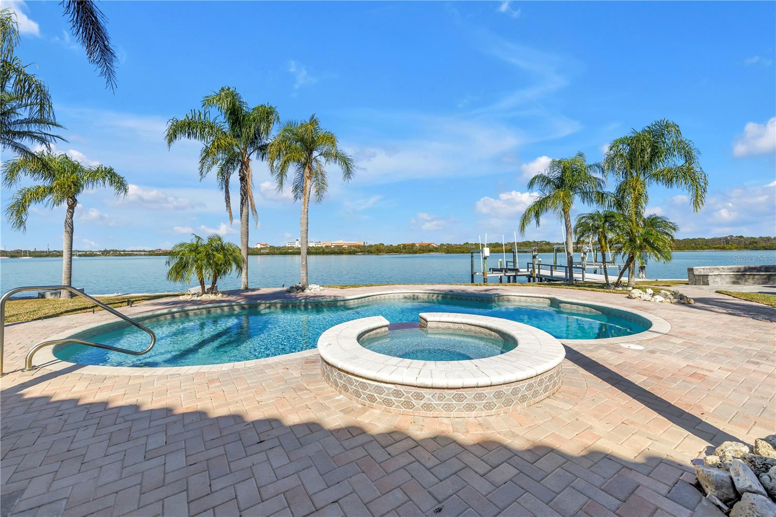 CRYSTAL ISLAND - Residential