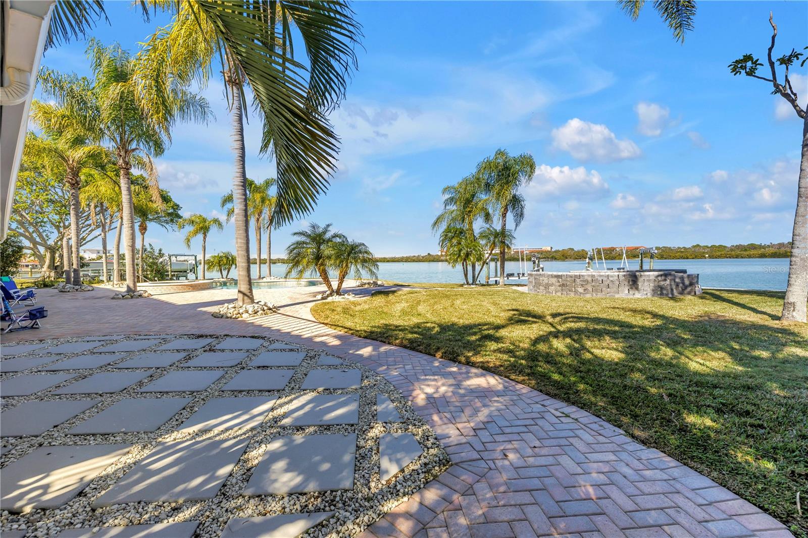 CRYSTAL ISLAND - Residential