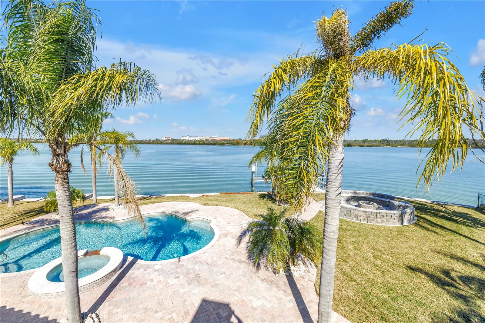 CRYSTAL ISLAND - Residential