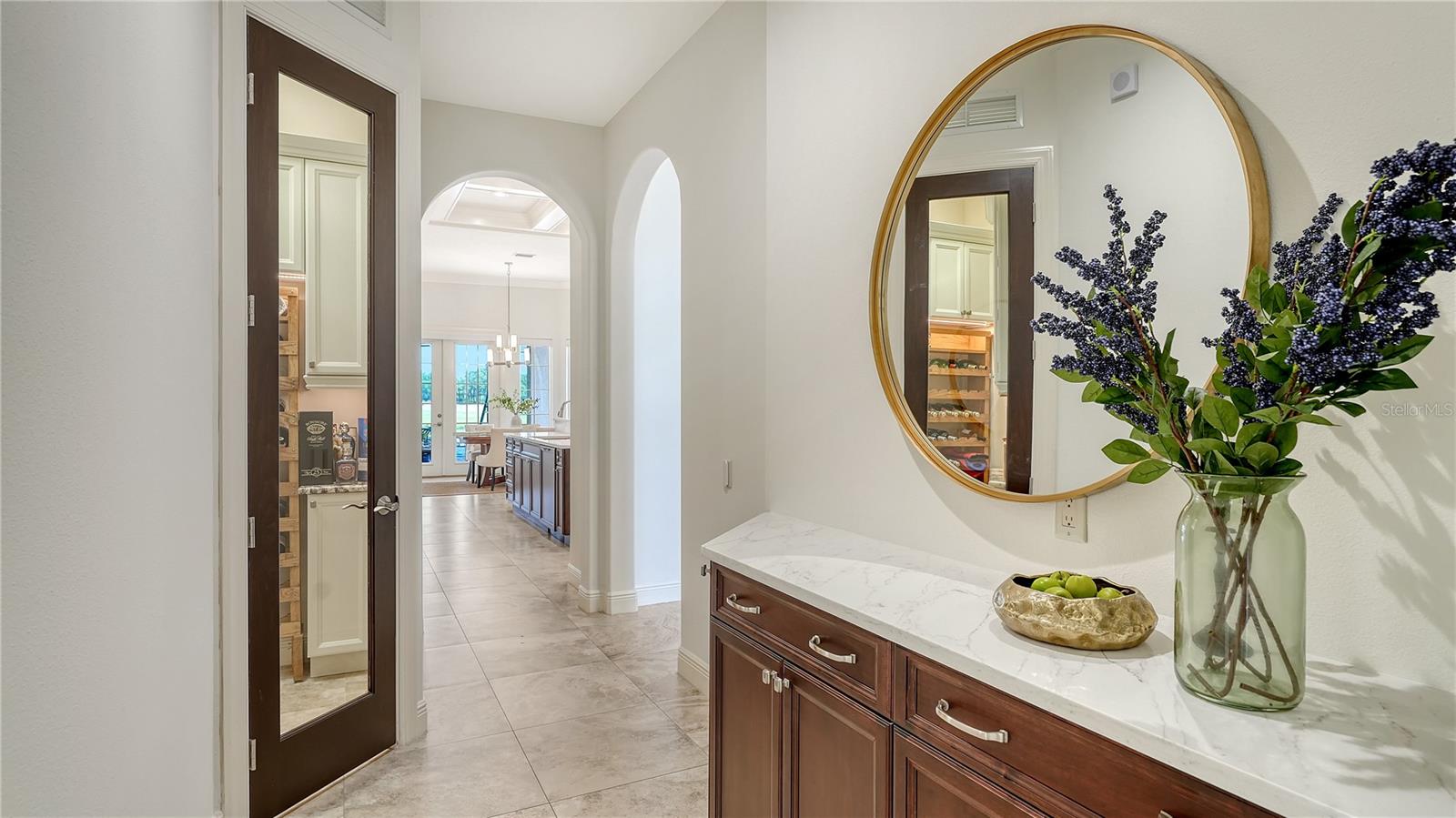 FOUNDERS CLUB - Residential