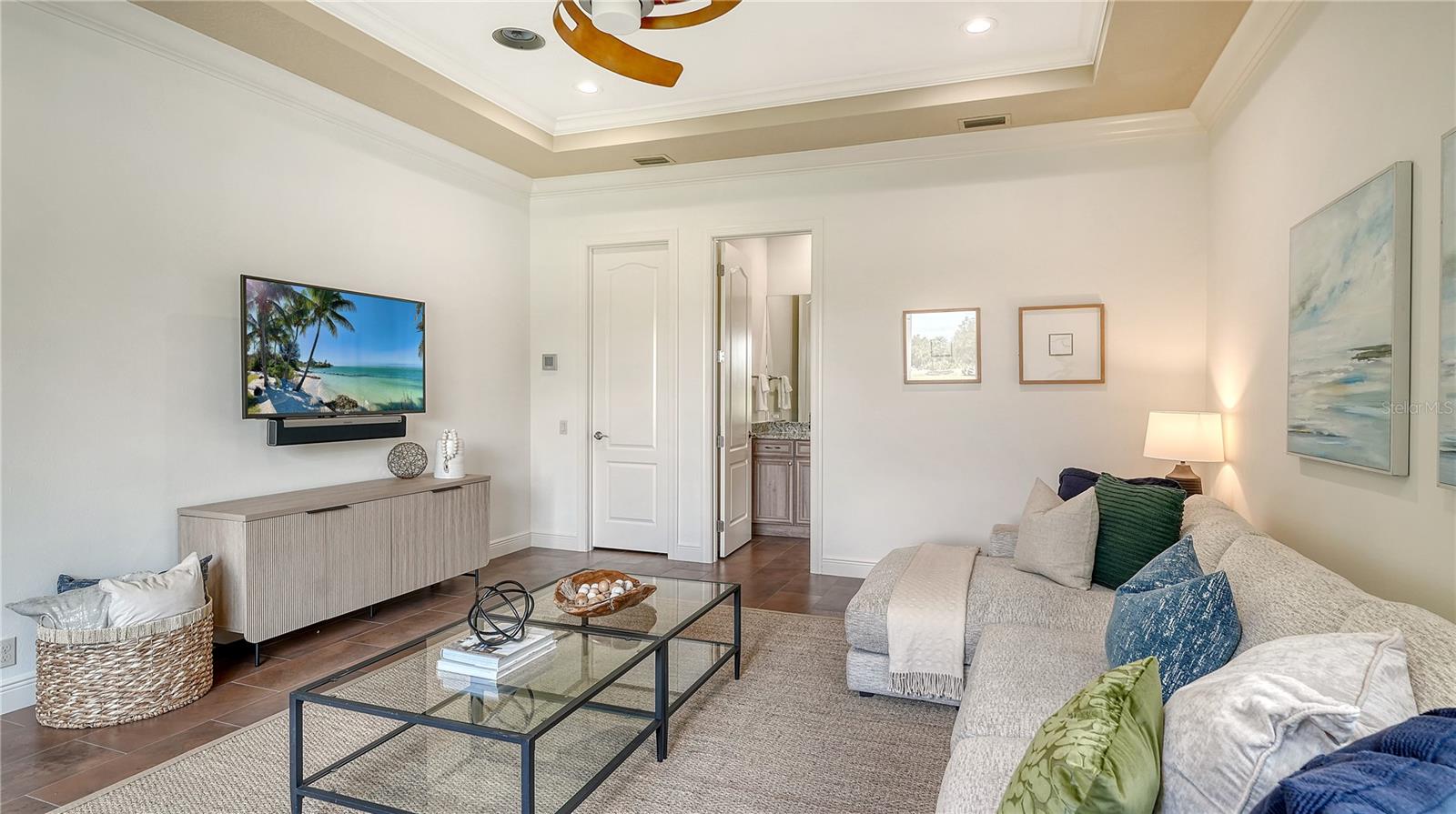 FOUNDERS CLUB - Residential