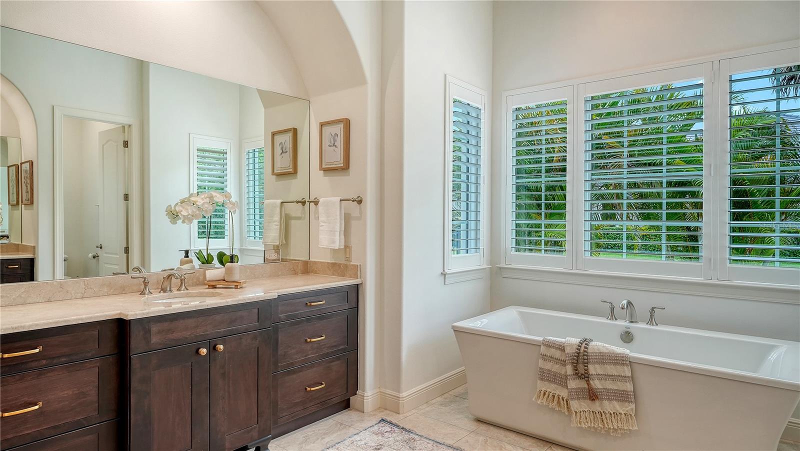 FOUNDERS CLUB - Residential