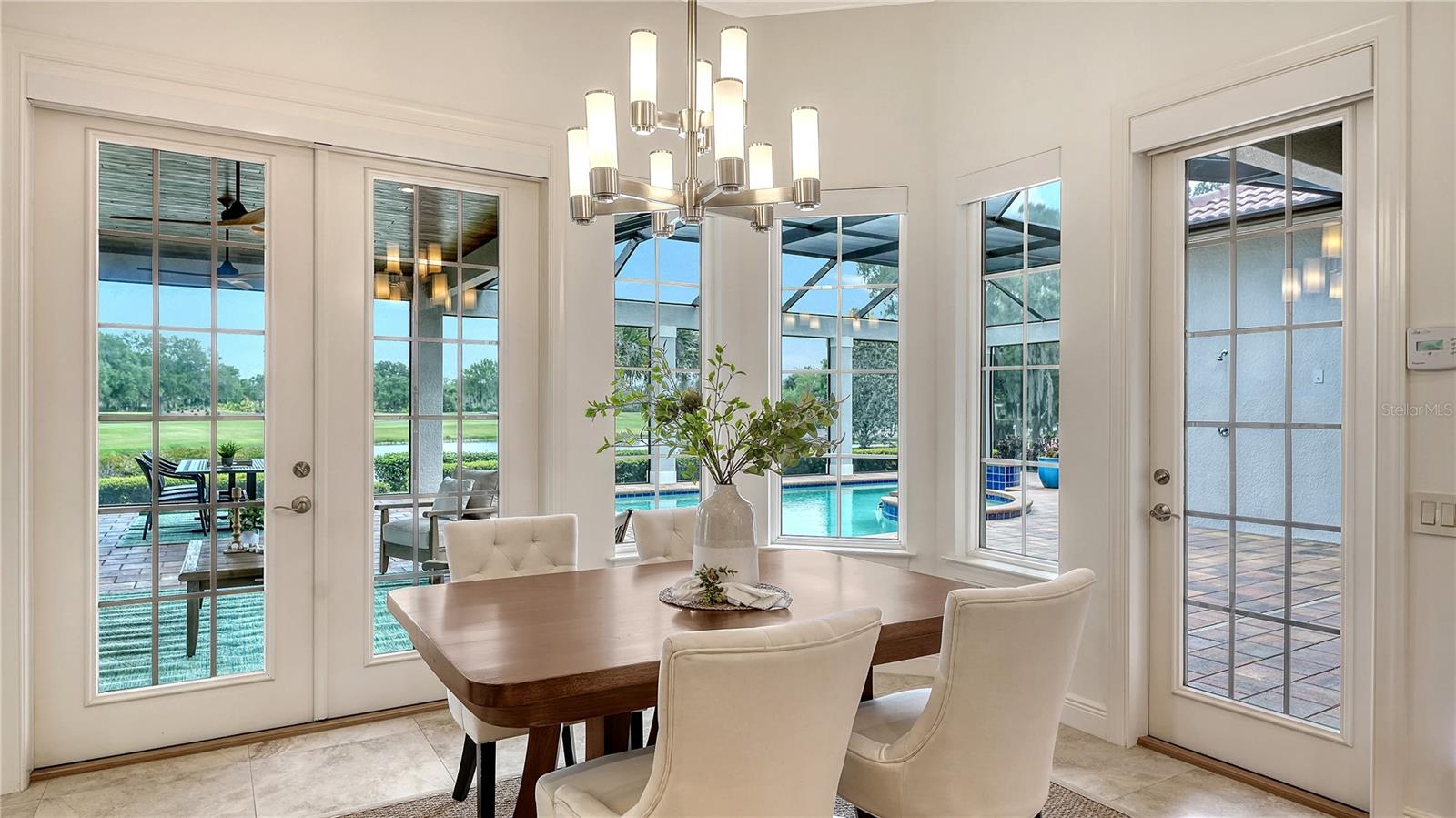 FOUNDERS CLUB - Residential