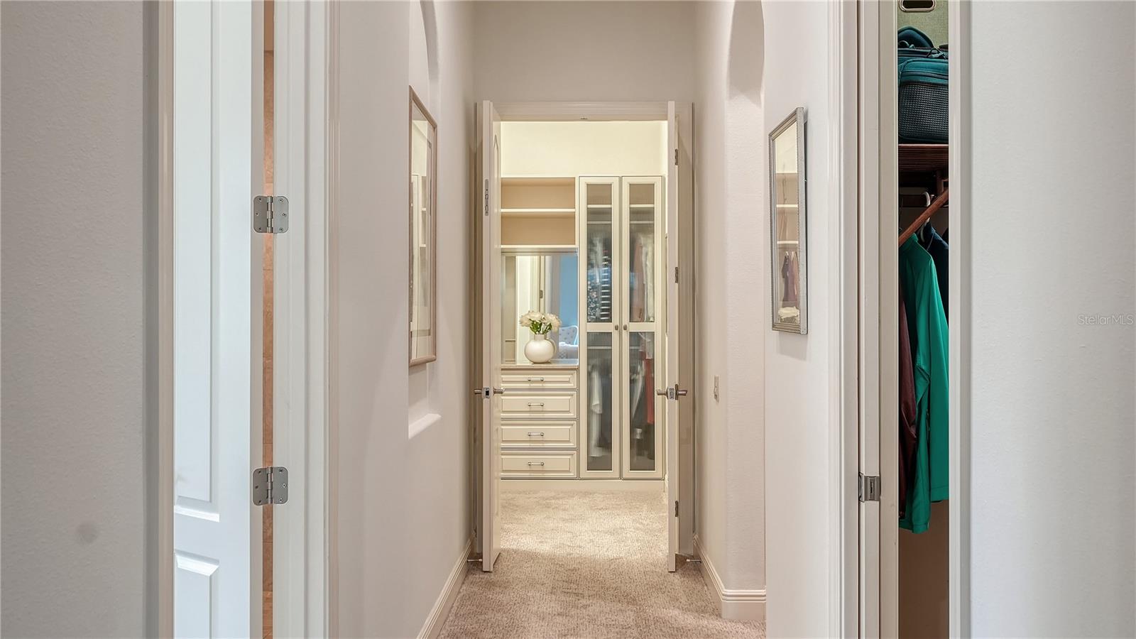 FOUNDERS CLUB - Residential