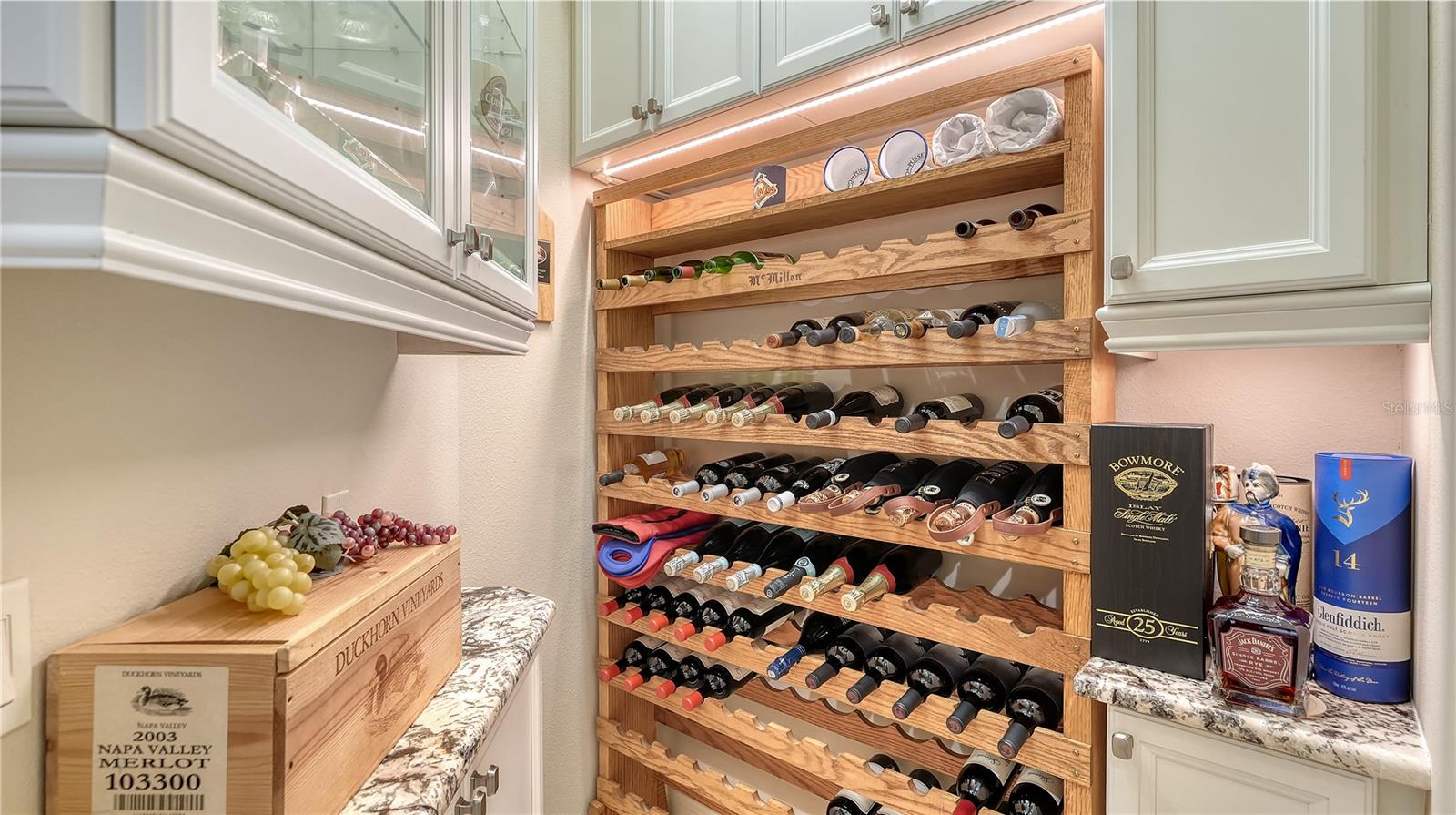 FOUNDERS CLUB - Residential