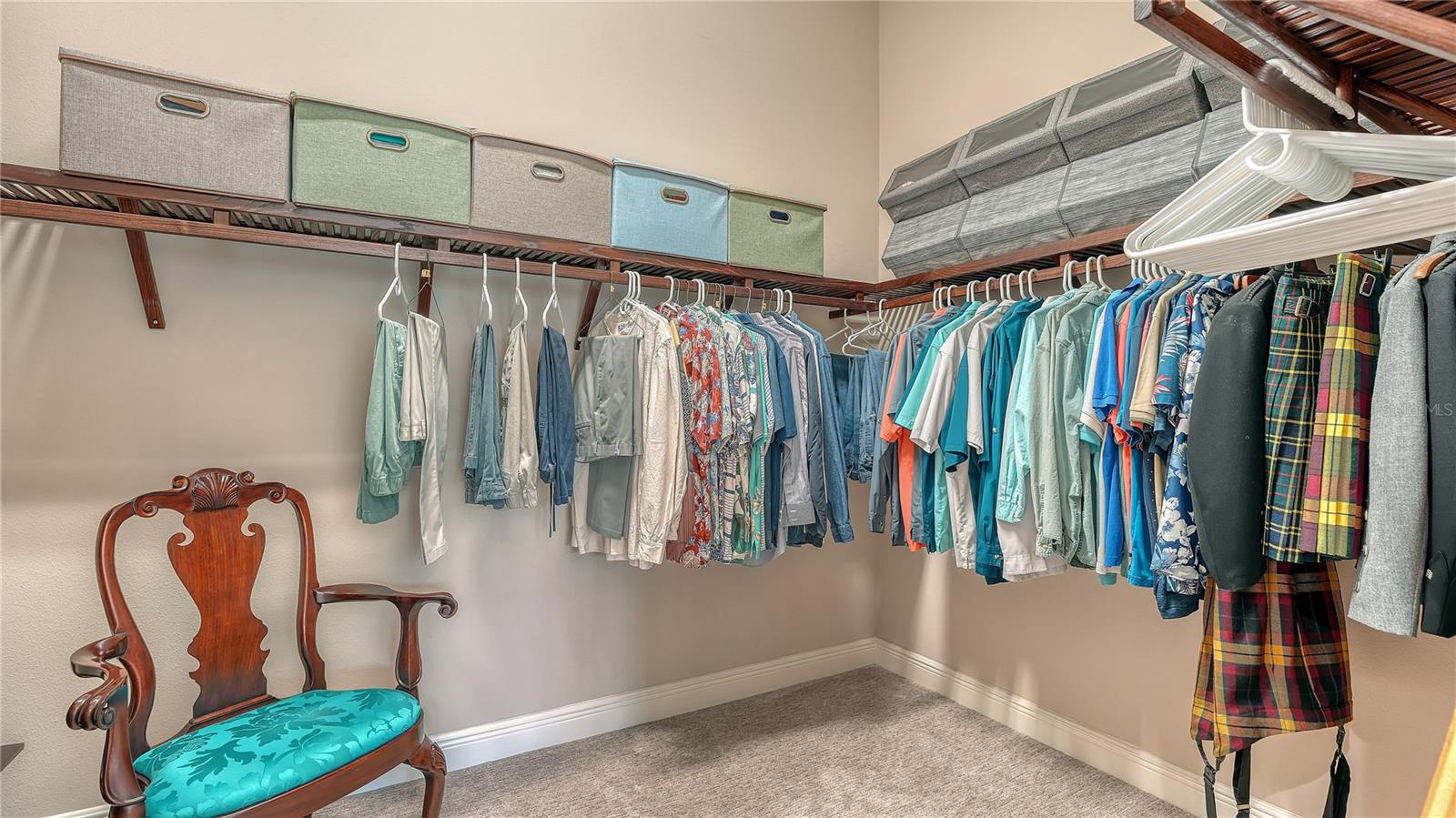 FOUNDERS CLUB - Residential