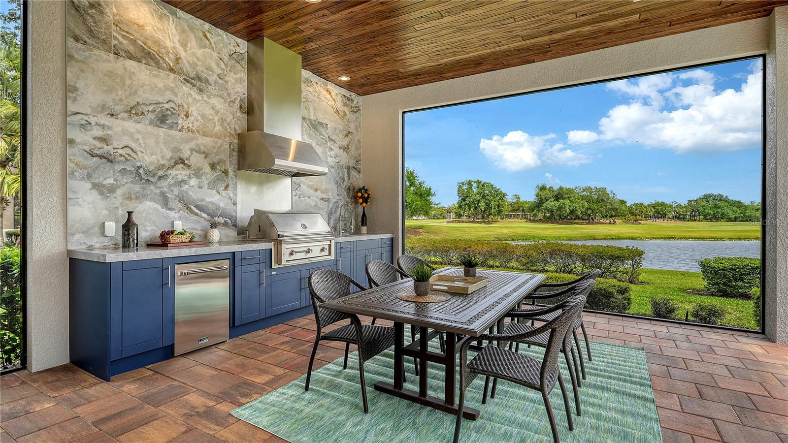 FOUNDERS CLUB - Residential