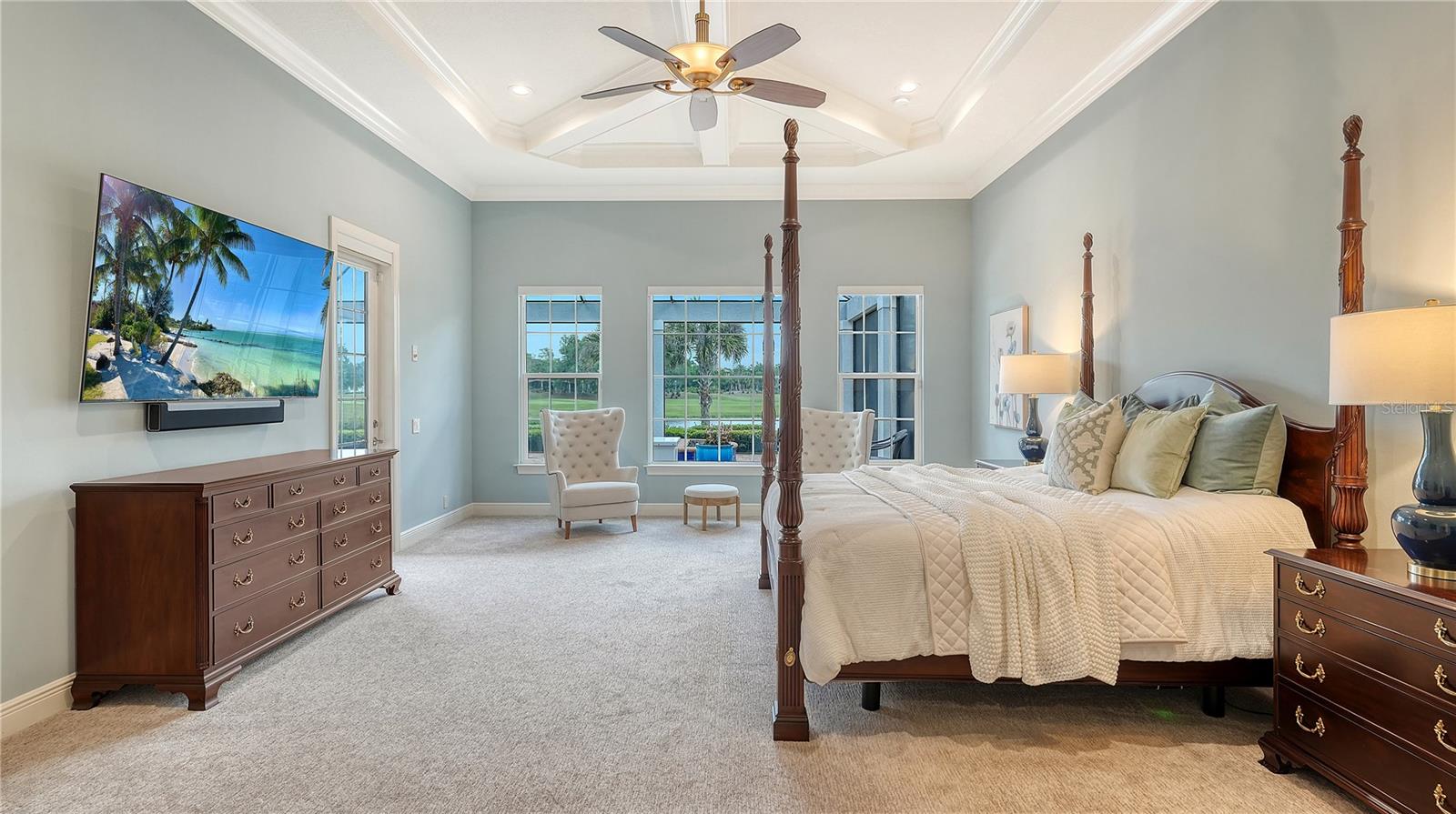 FOUNDERS CLUB - Residential