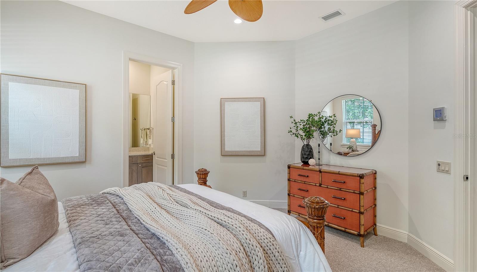 FOUNDERS CLUB - Residential