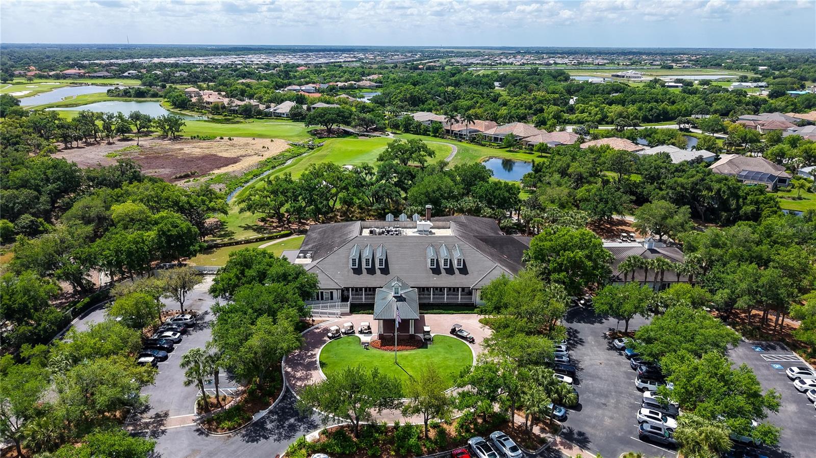 FOUNDERS CLUB - Residential