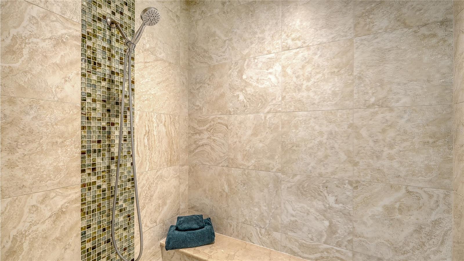 FOUNDERS CLUB - Residential