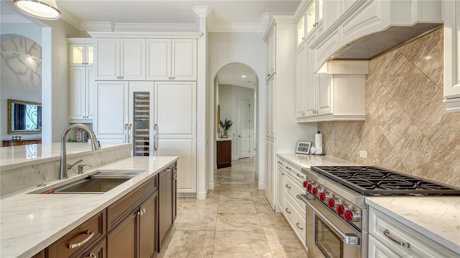 FOUNDERS CLUB - Residential