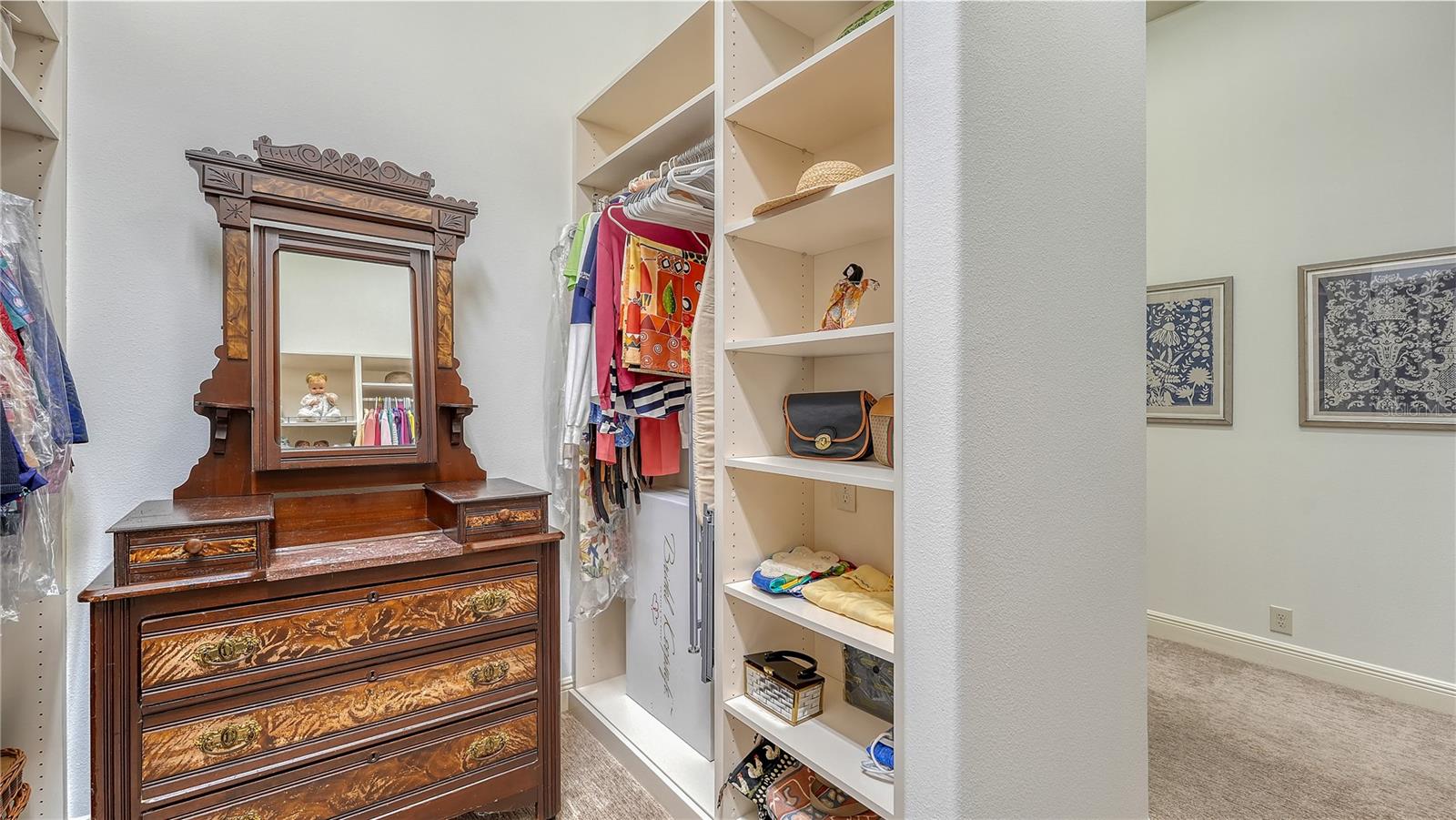 FOUNDERS CLUB - Residential