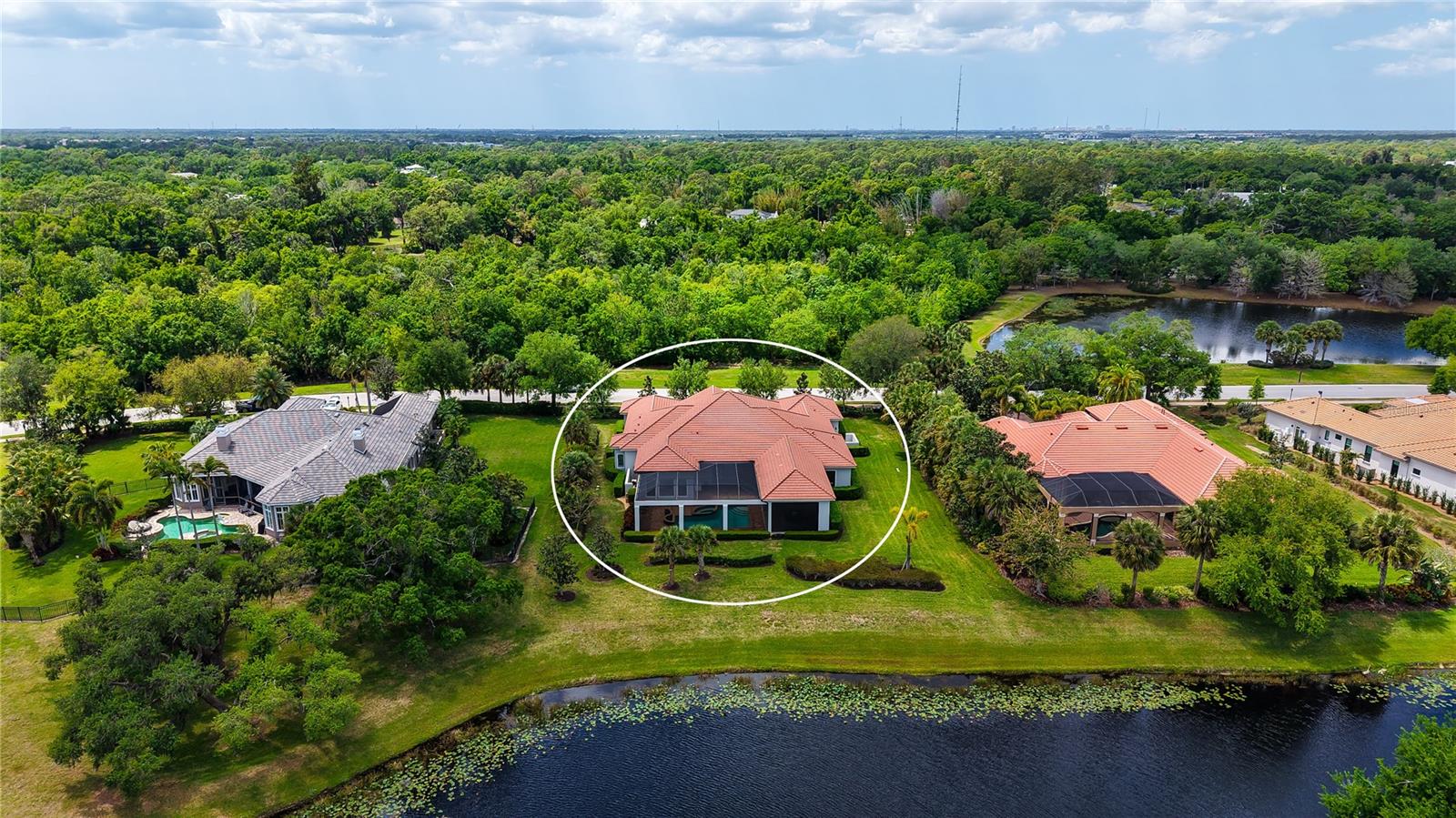 FOUNDERS CLUB - Residential