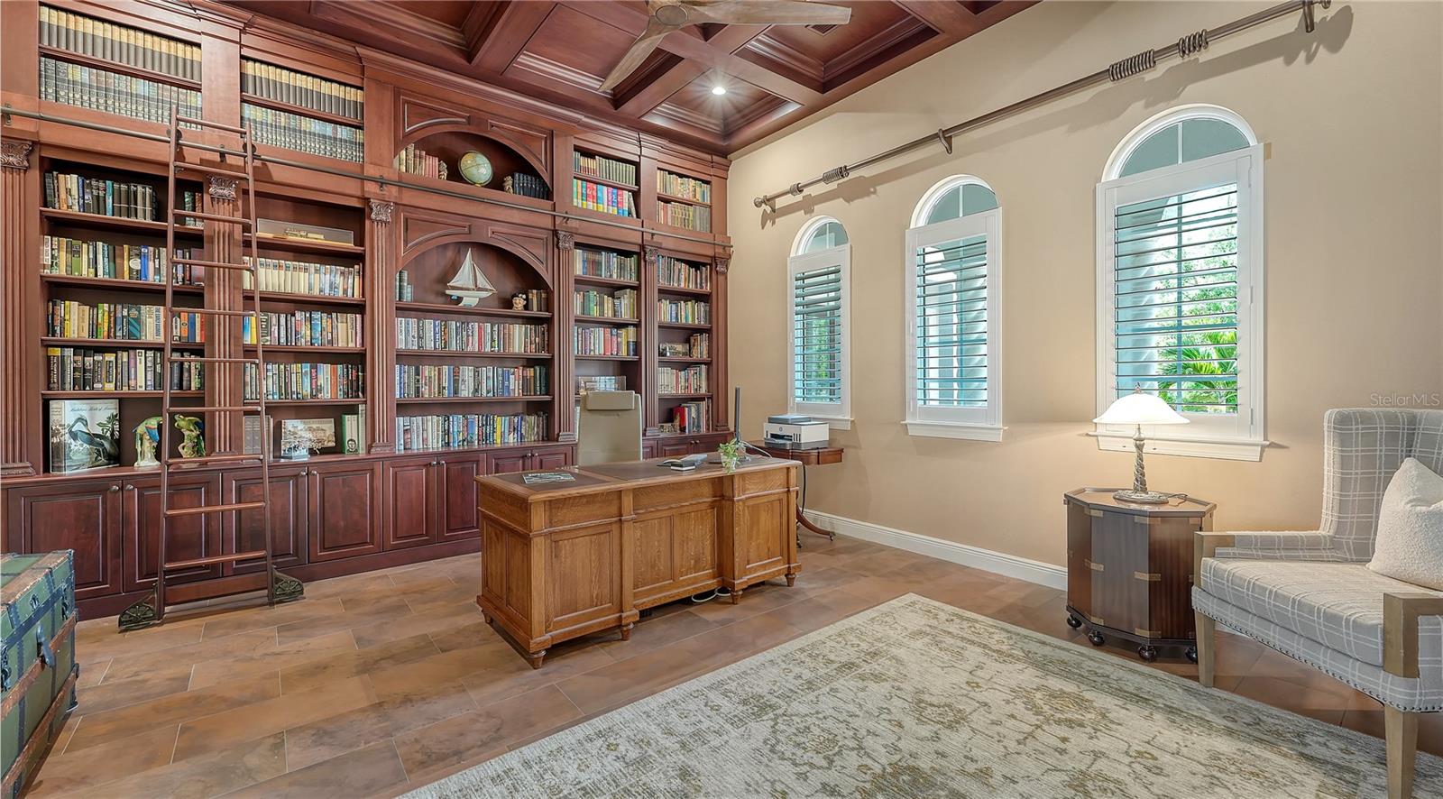 FOUNDERS CLUB - Residential