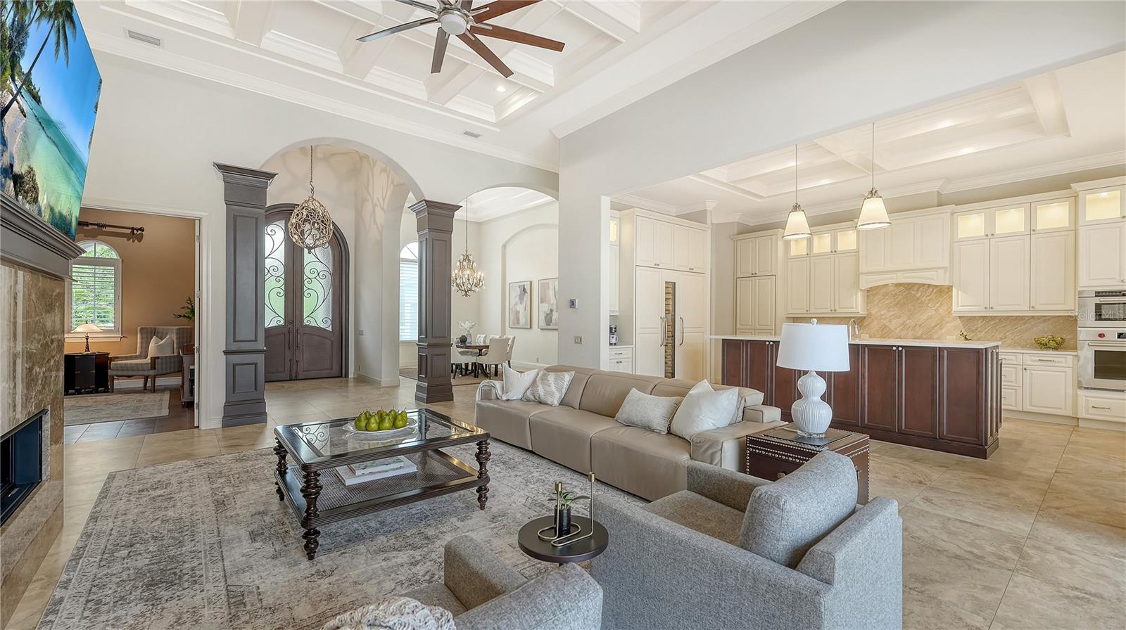 FOUNDERS CLUB - Residential