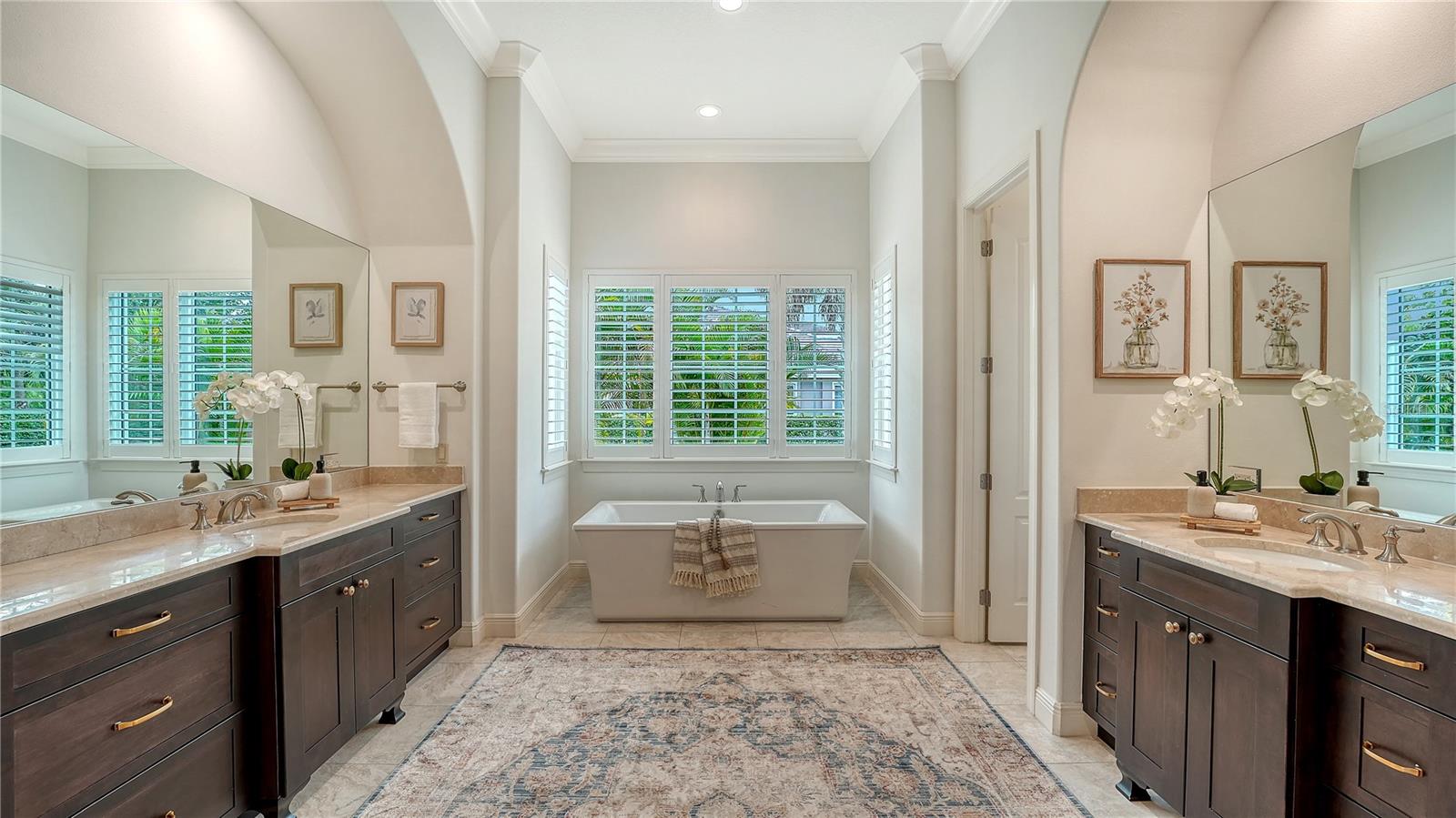 FOUNDERS CLUB - Residential