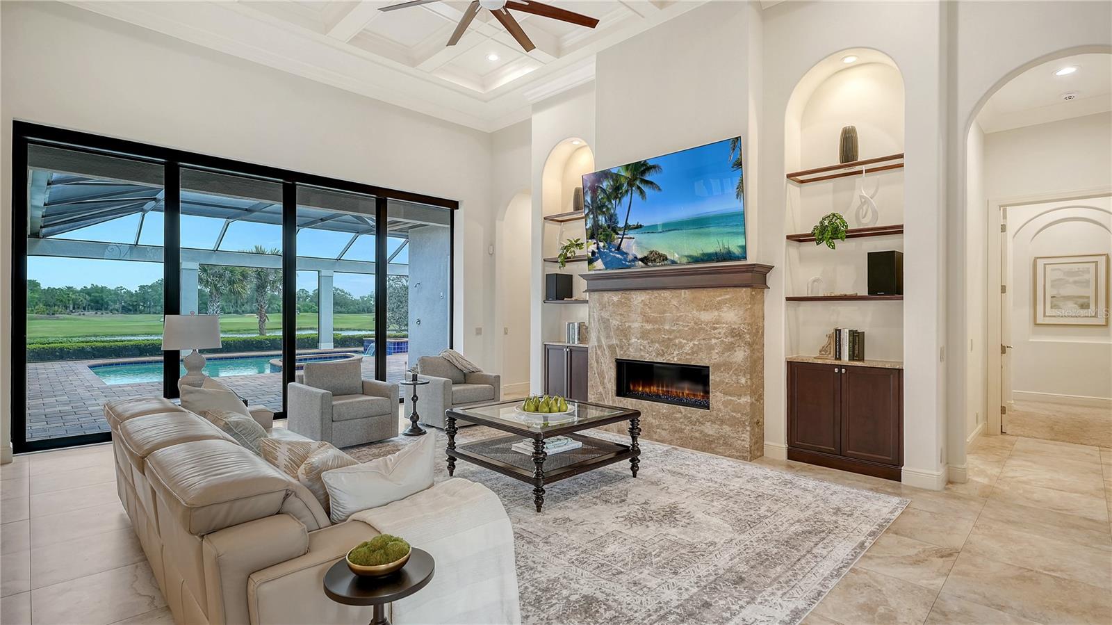 FOUNDERS CLUB - Residential