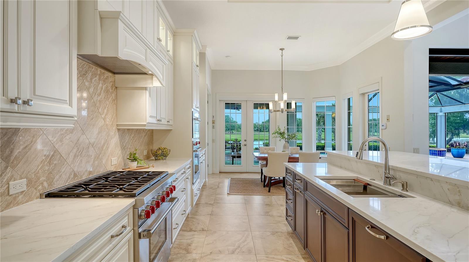 FOUNDERS CLUB - Residential