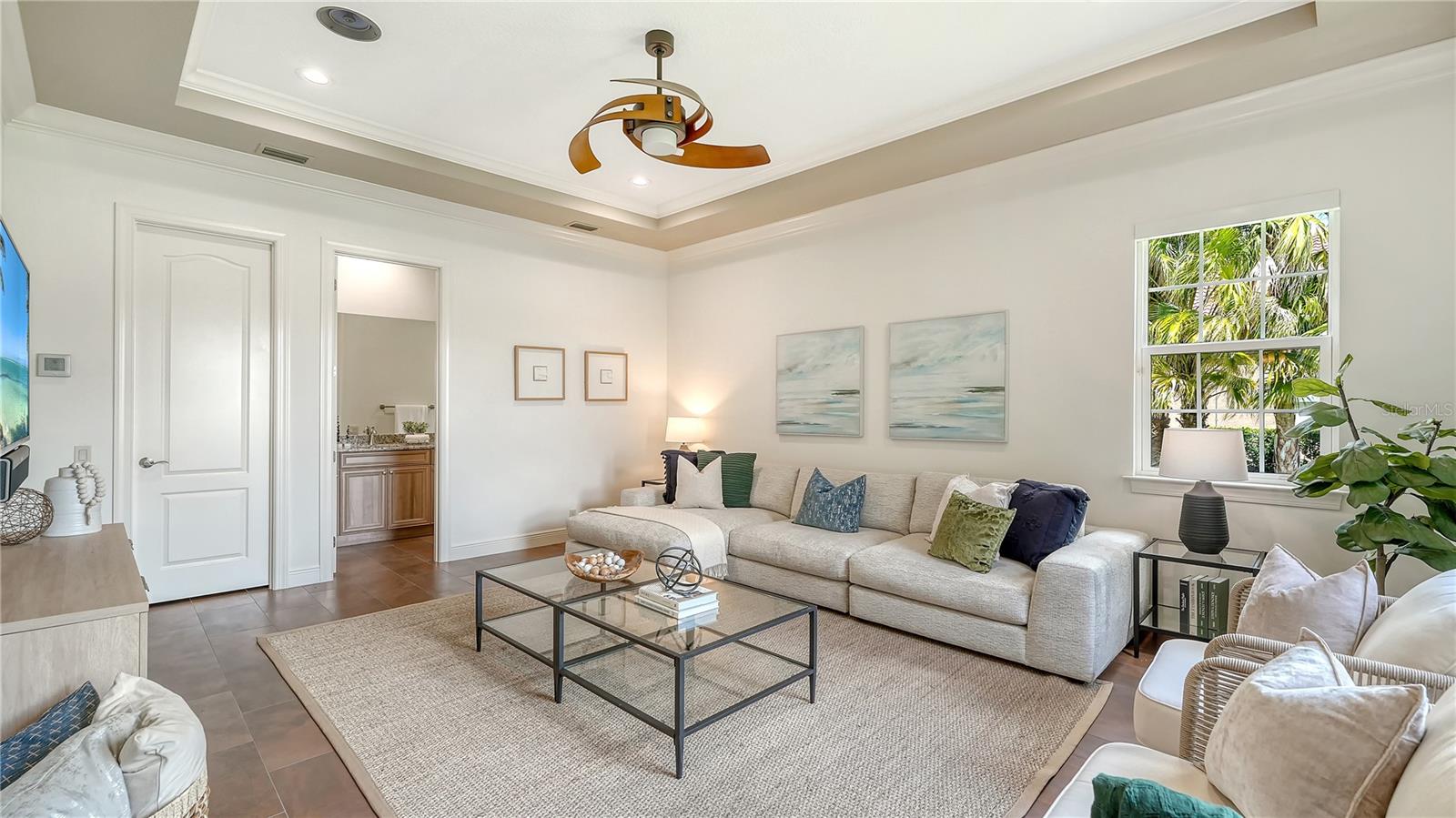 FOUNDERS CLUB - Residential