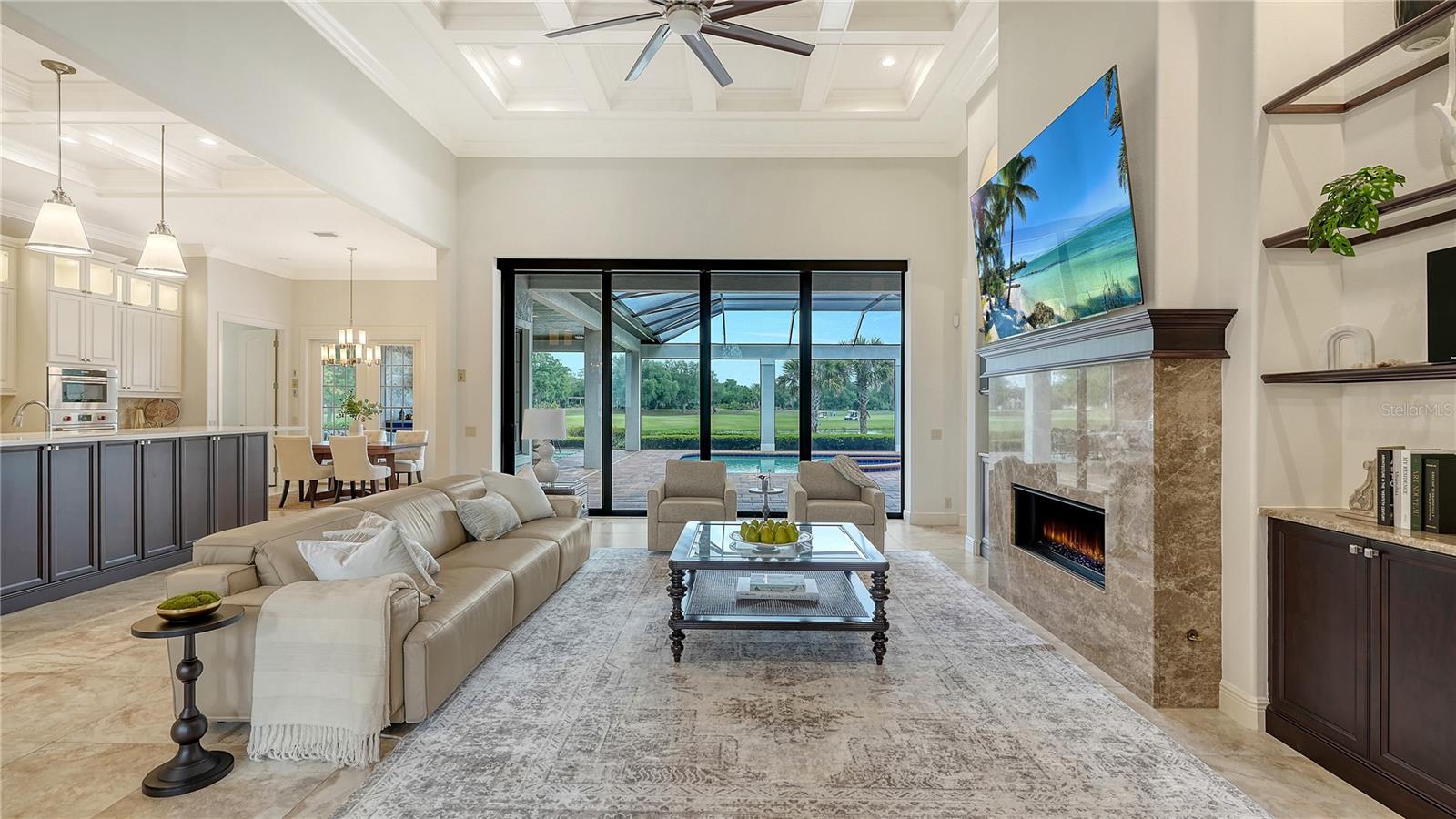 FOUNDERS CLUB - Residential