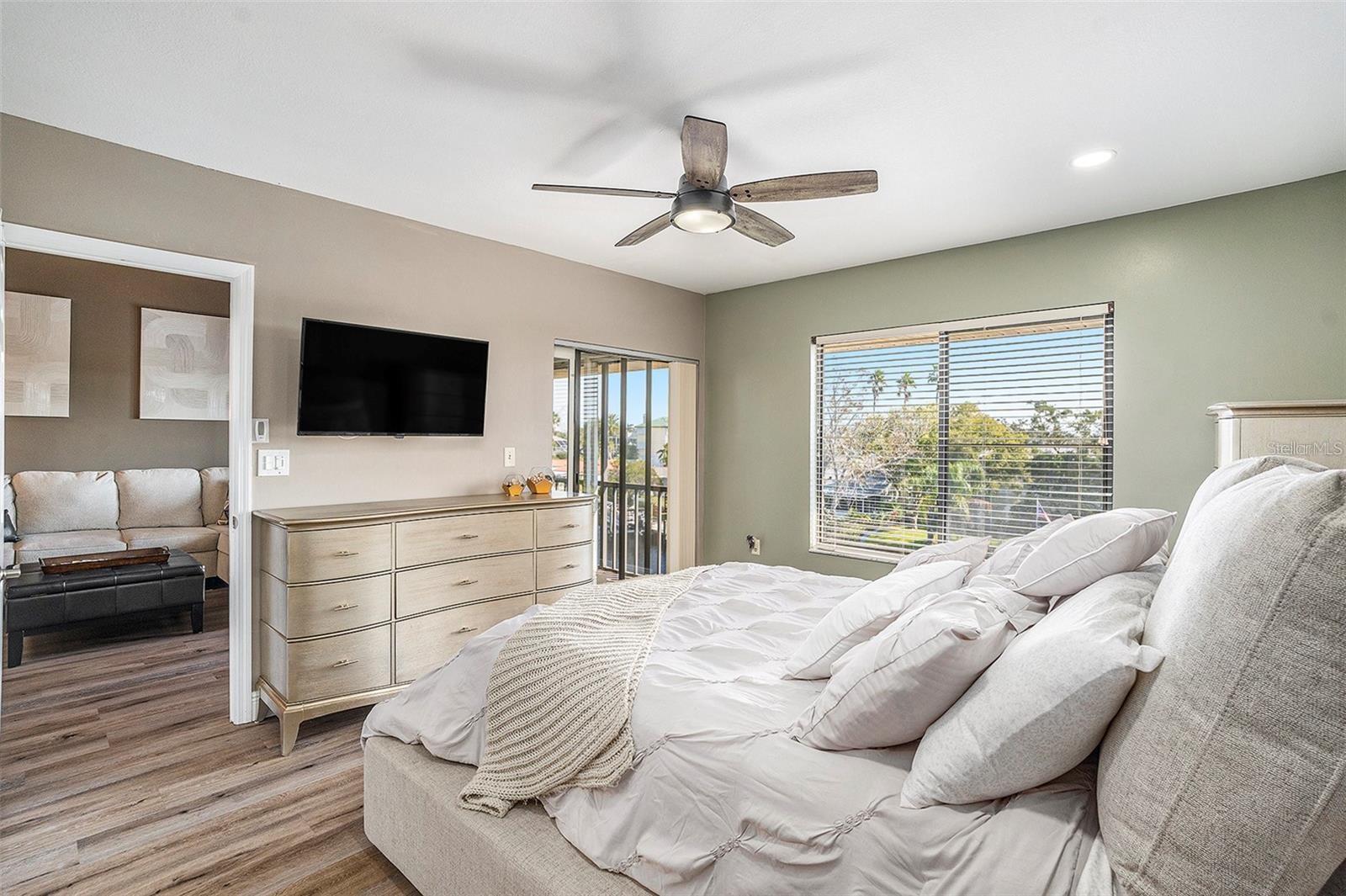 SAND PEBBLE POINTE CONDO 01 AMD 02 - Residential